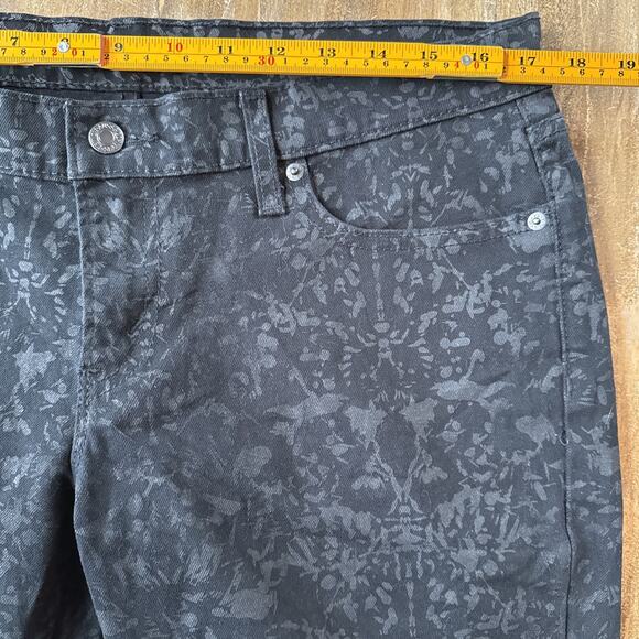 Levis Womens Jeans 524 Too Superlow Splatter Print Black Stretch 13 CW2813 - Picture 4 of 9